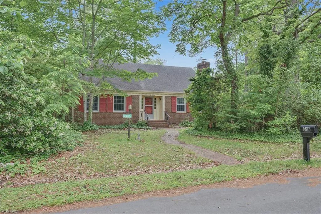 616 E Lynn Shores CIR, VIRGINIABEACH VA 23452