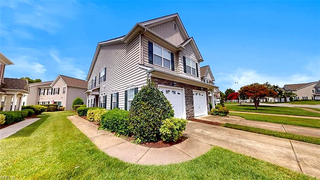204 Melrose Ct, Suffolk — photo