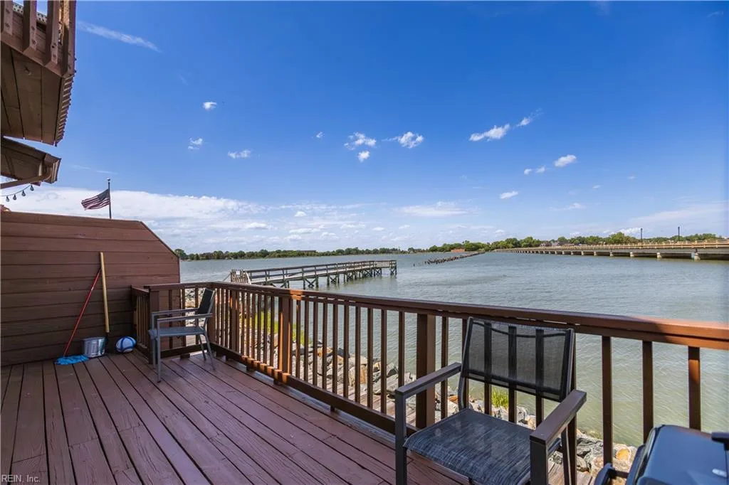 63 Waters Edge CIR, HAMPTON VA 23669