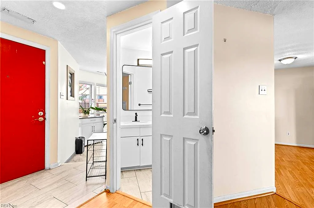 63 Waters Edge Cir, Hampton — photo