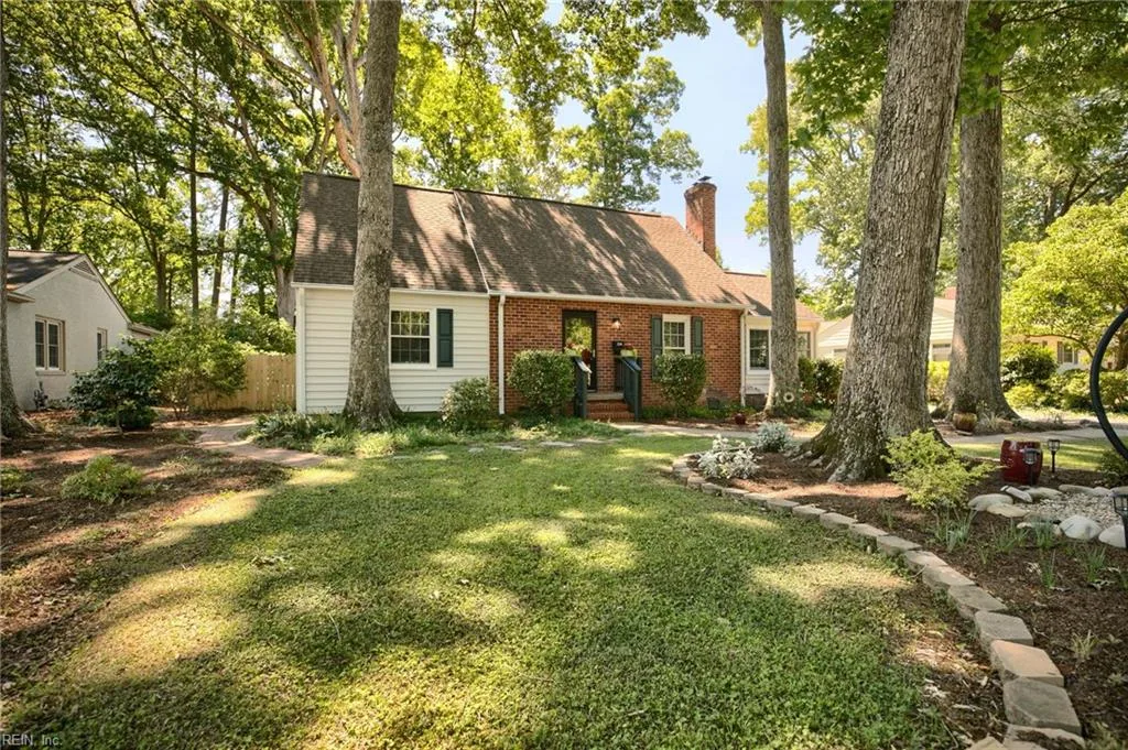214 Selden RD, NEWPORTNEWS VA 23606