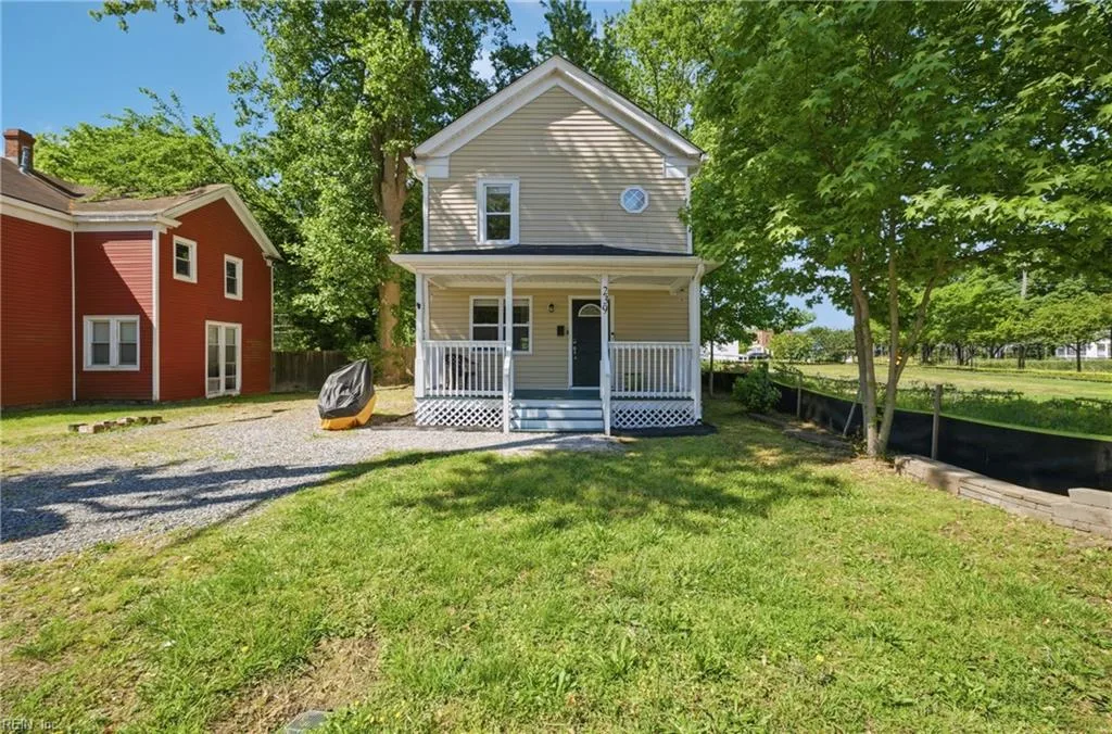 239 Locust AVE, HAMPTON VA 23661