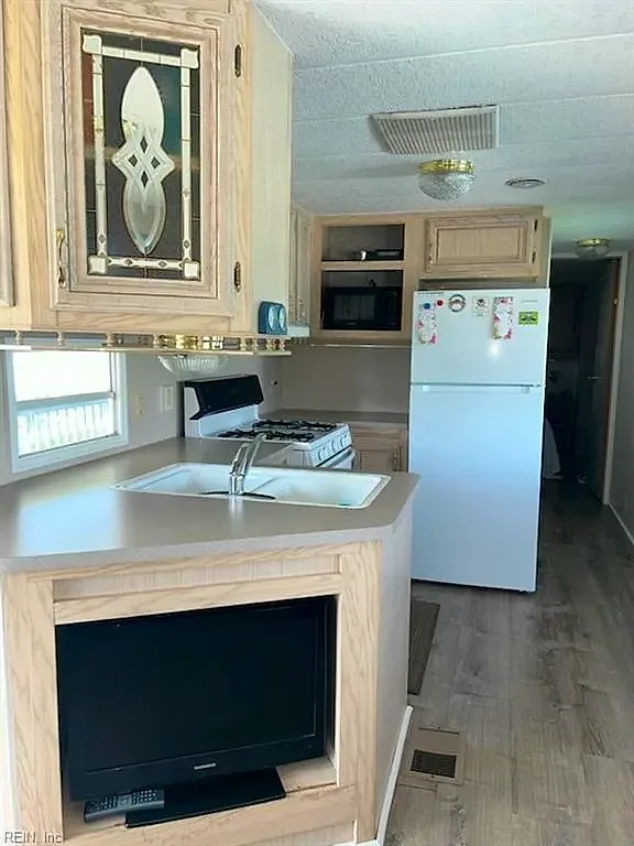 3665 Sandpiper Rd #247, Virginia Beach — photo