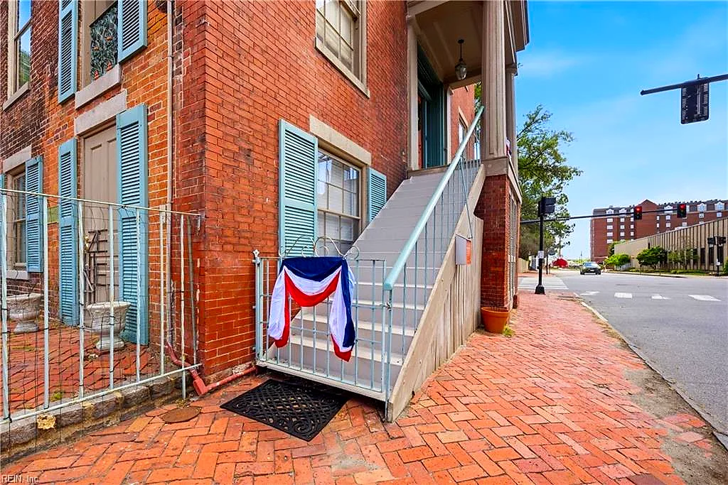 422 Crawford St, Portsmouth — photo