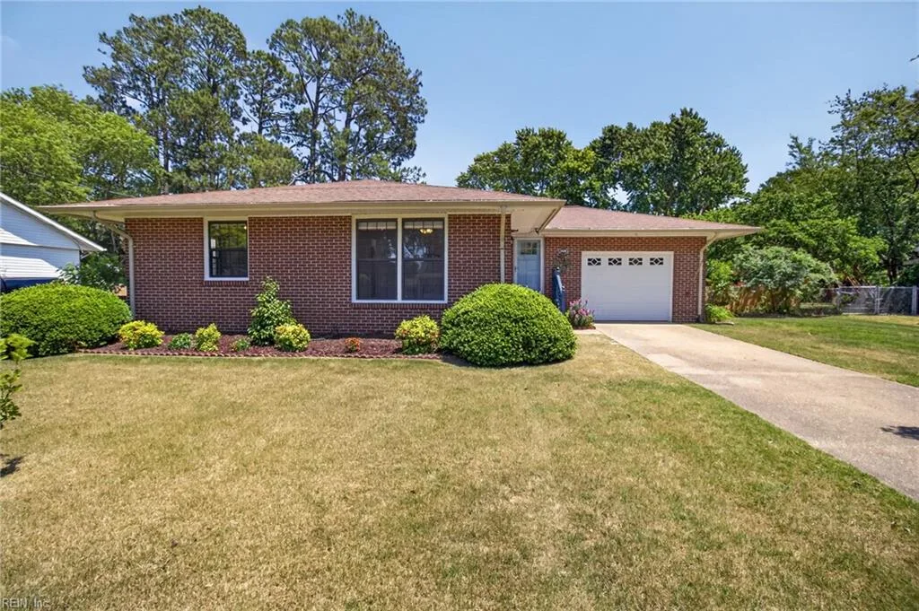 208 Edgewood Drive, Smithfield — photo