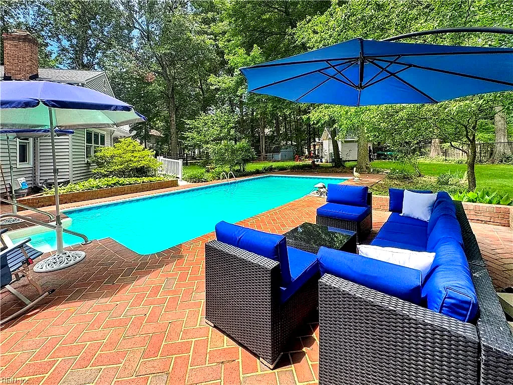32 Valmoore Dr, Poquoson — photo