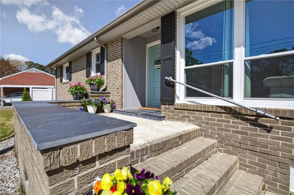 403 Holloway Dr, Portsmouth — photo