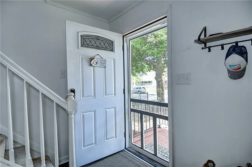 1323 Jenifer St, Norfolk — photo