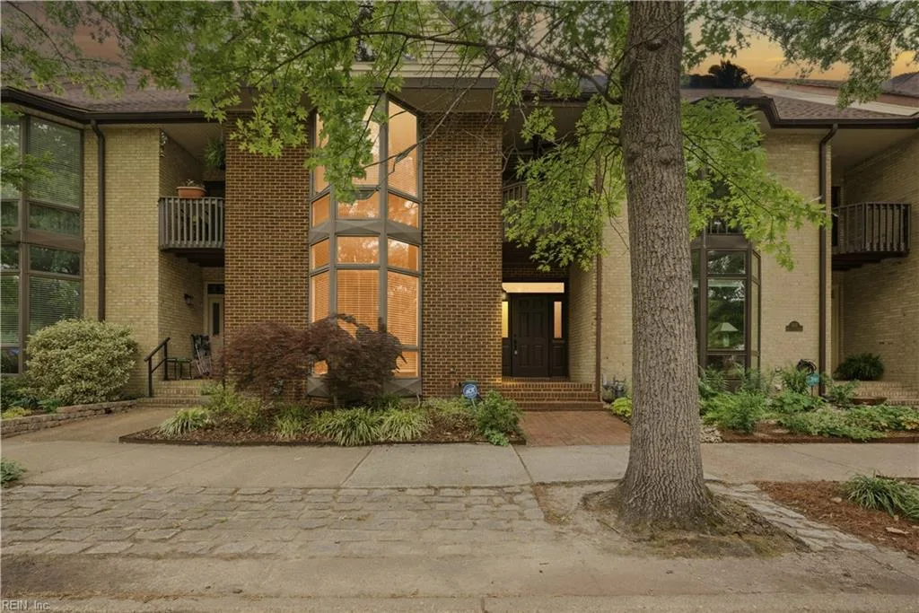 1213 Botetourt GDNS, NORFOLK VA 23517