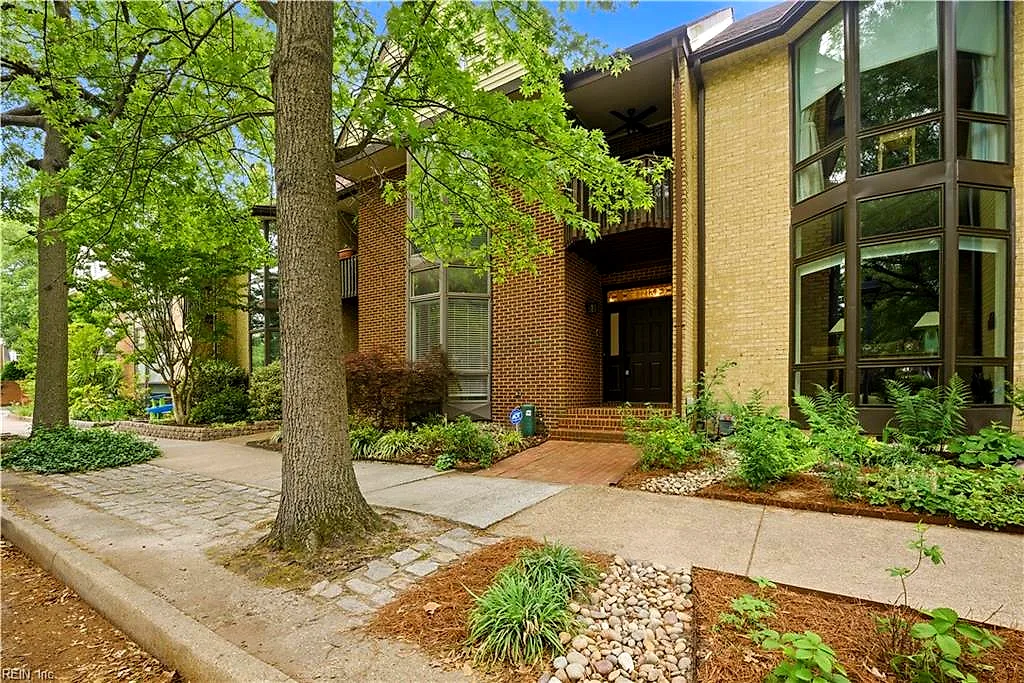 1213 Botetourt Gdns, Norfolk — photo