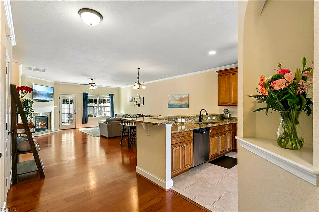 7598 Villa Ct, Gloucester Point — photo
