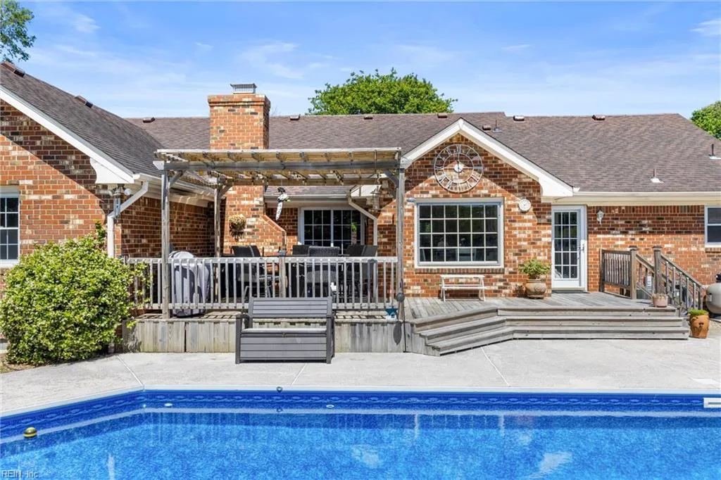 1208 Tarington LNDG, VIRGINIABEACH VA 23464