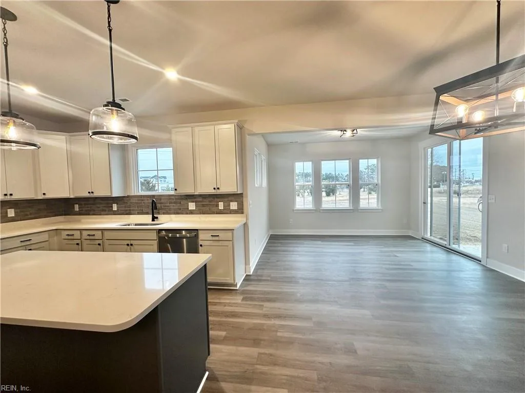 328 Station Dr, Suffolk — photo