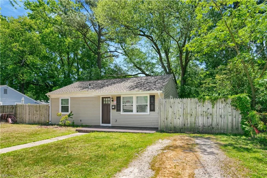 1422 Woodcrest DR, HAMPTON VA 23663