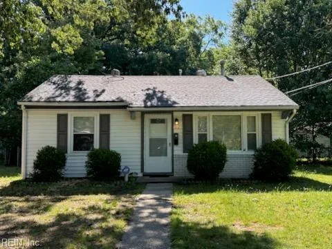 212 Pine Grove AVE, HAMPTON VA 23669