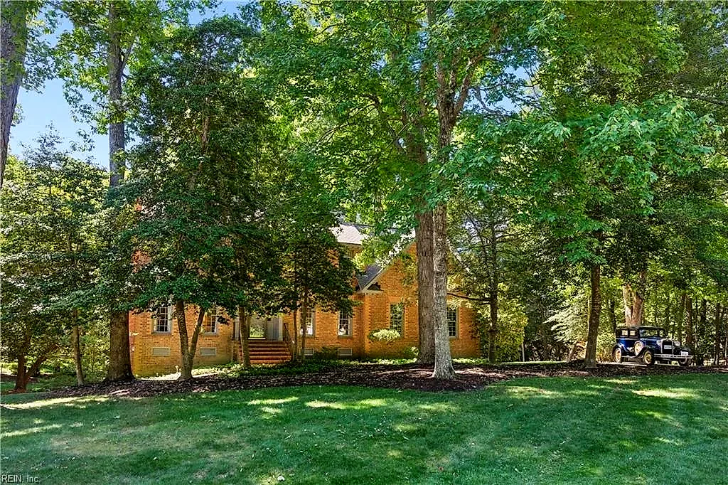 2305 W Island Rd, Williamsburg — photo