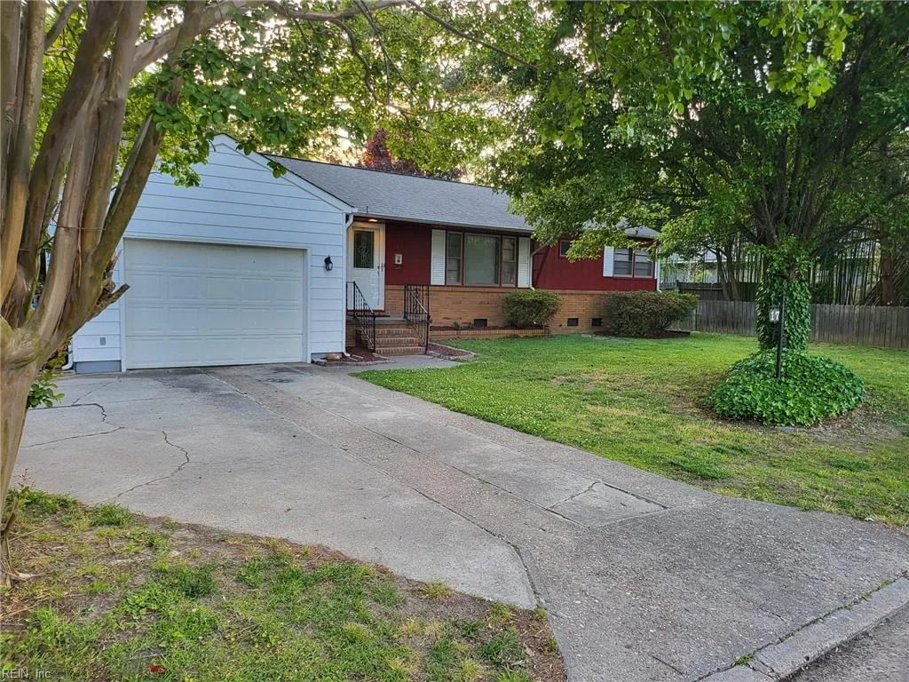 17 Gay DR, NEWPORTNEWS VA 23606