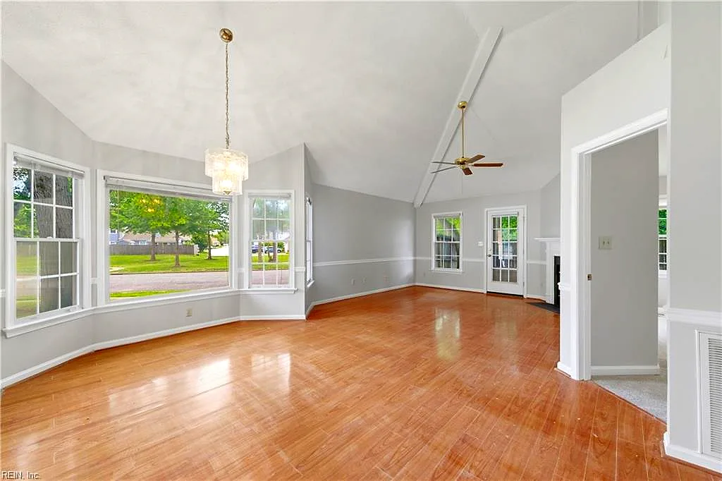 103 Songbird Trl, Yorktown — photo