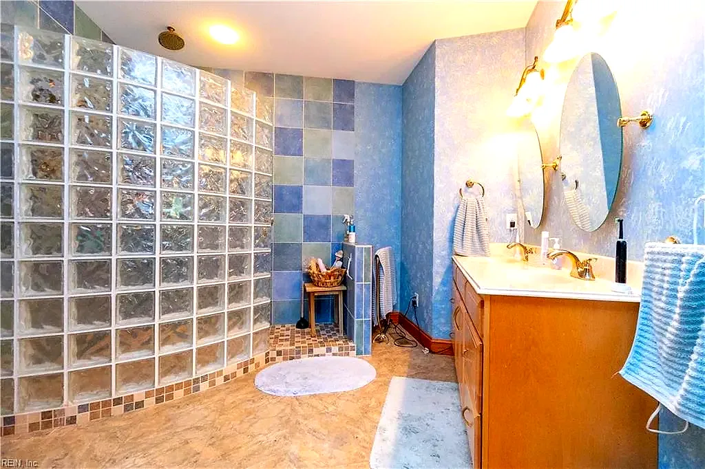 207 Megan Loop, Hertford — photo