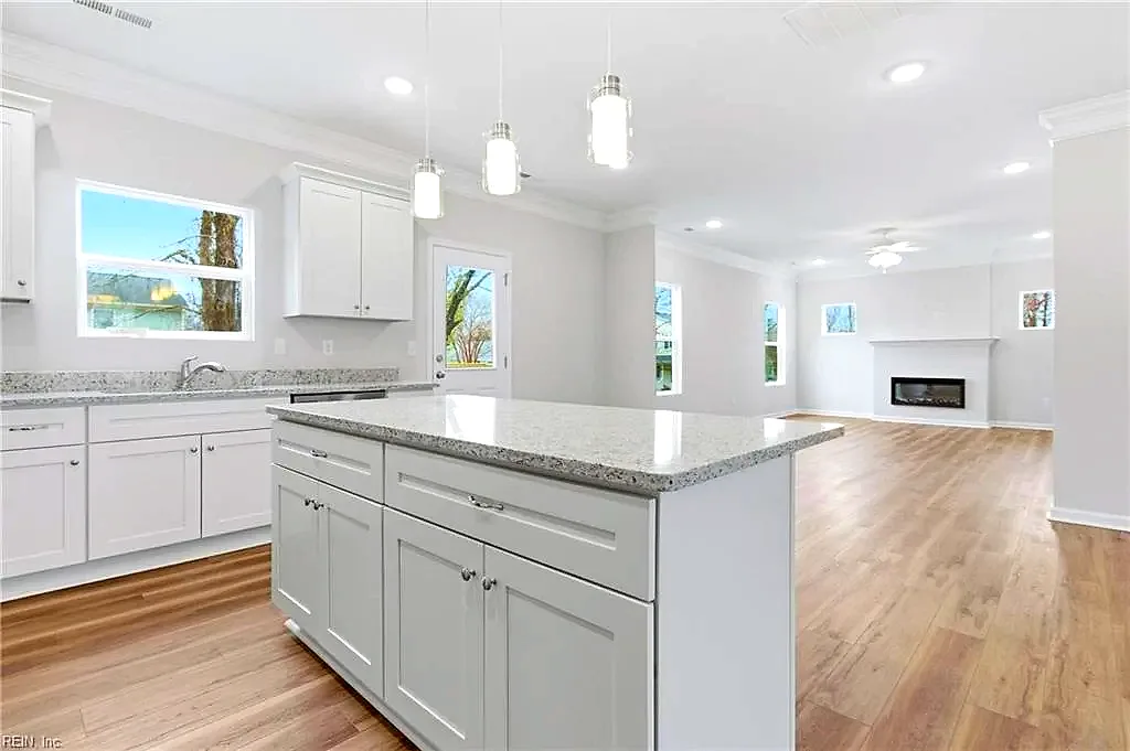 2 Tiffany Ln, Hampton — photo