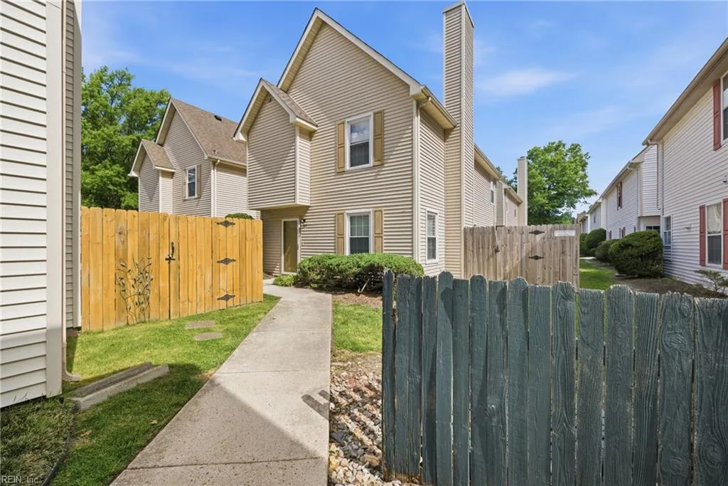 944 Gas Light LN, VIRGINIABEACH VA 23462