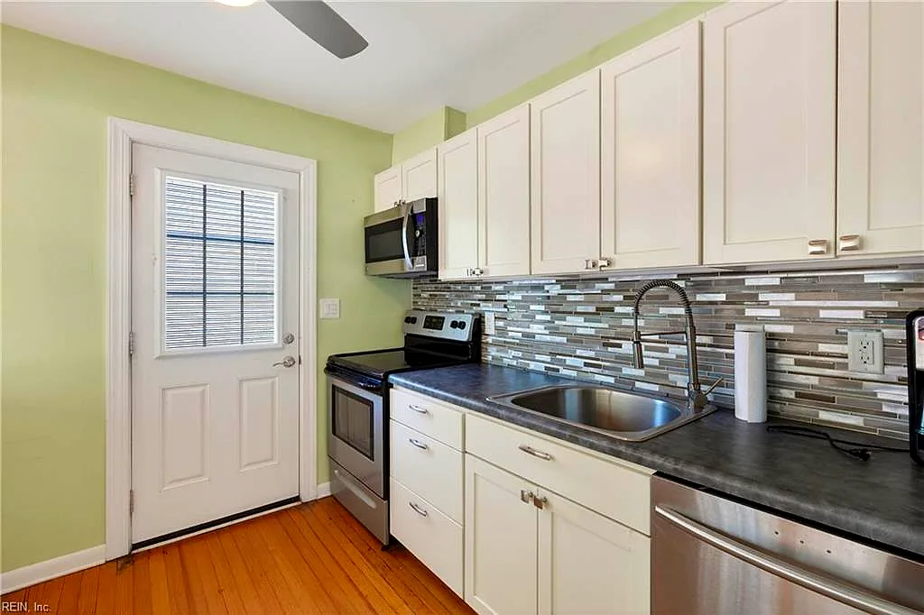 580 General Booth Blvd, Virginia Beach — photo