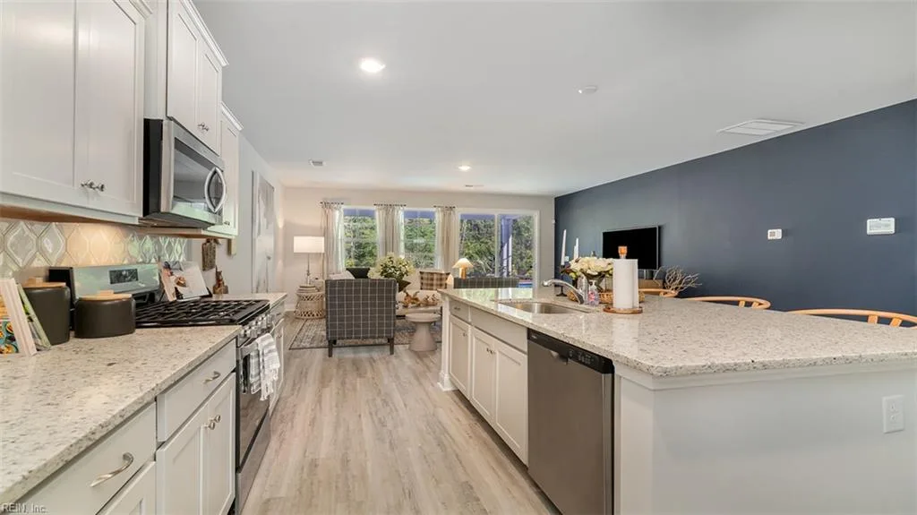 1021 Eastport Pl, Suffolk — photo
