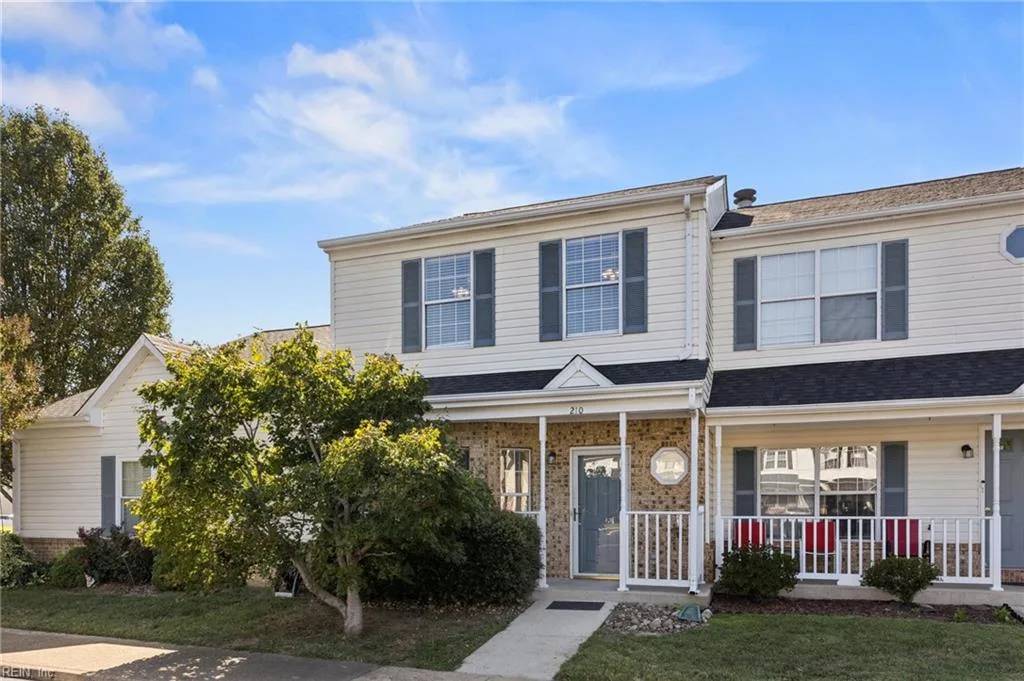 210 Durham CT, YORKTOWN VA 23693
