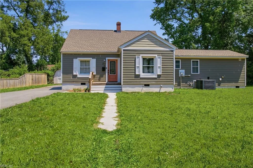 23 Clover ST, HAMPTON VA 23669