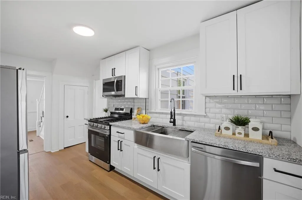 71 Aylwin RD, PORTSMOUTH VA 23702