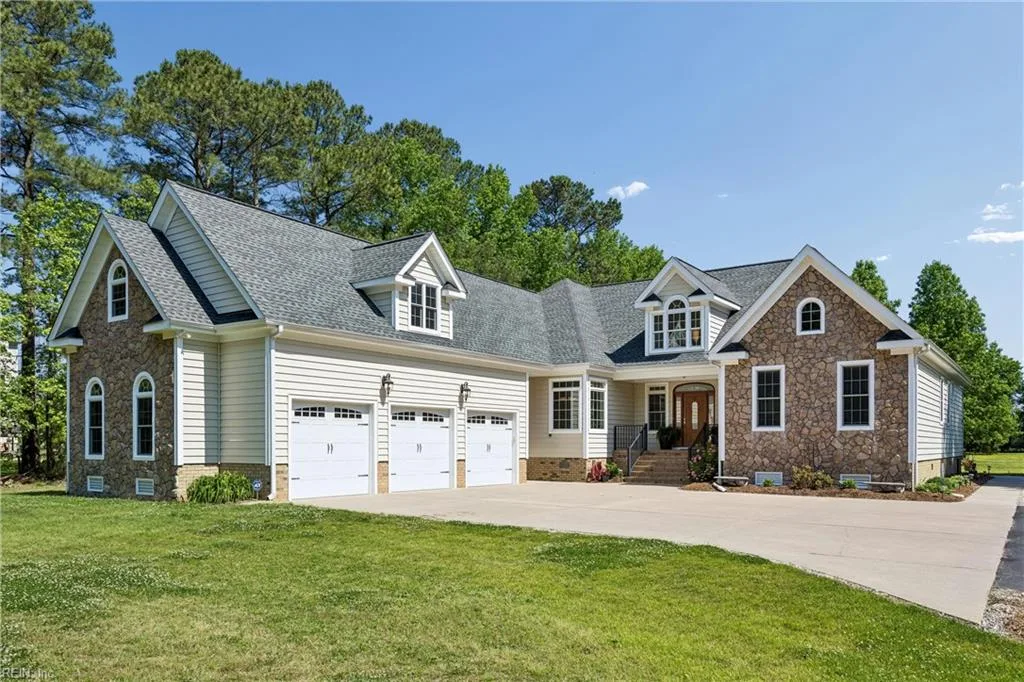 38 Forrest RD, POQUOSON VA 23662