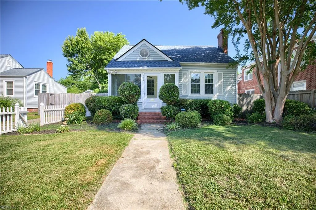 2309 Crescent DR, HAMPTON VA 23661
