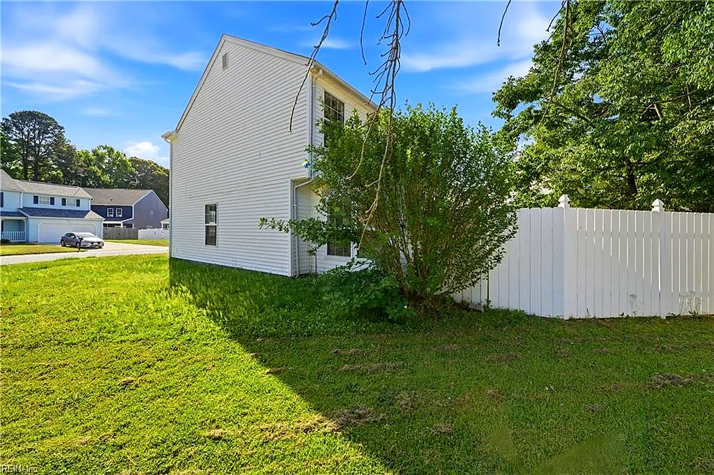 1711 N River Creek Lndg, Suffolk — photo