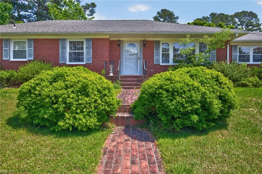 1875 Ames Cir W, Chesapeake — photo