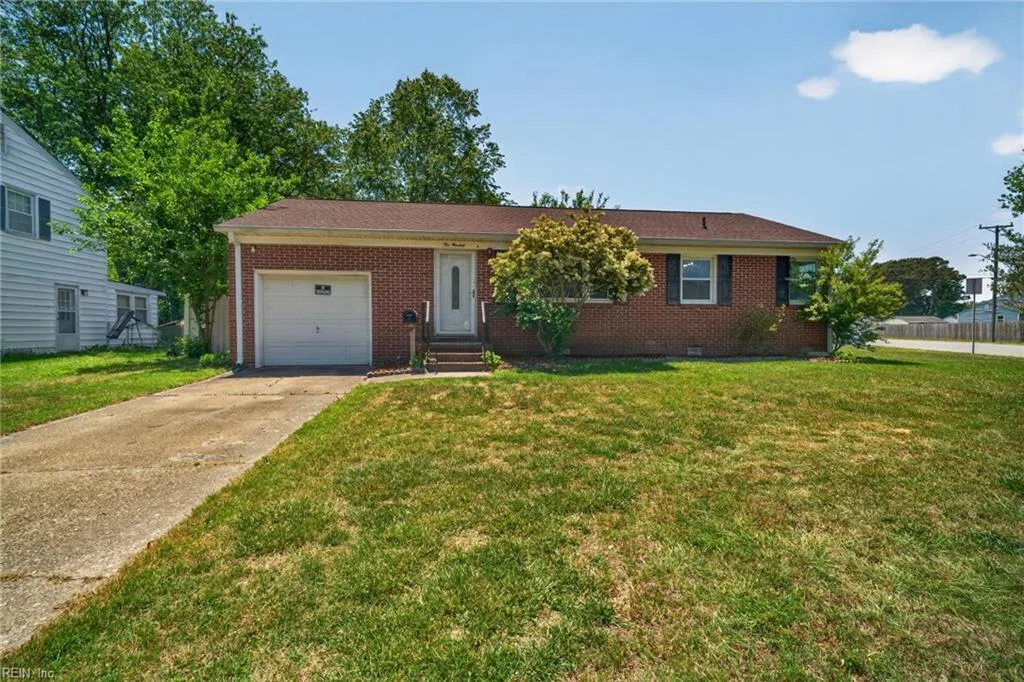 200 Valirey DR, HAMPTON VA 23669