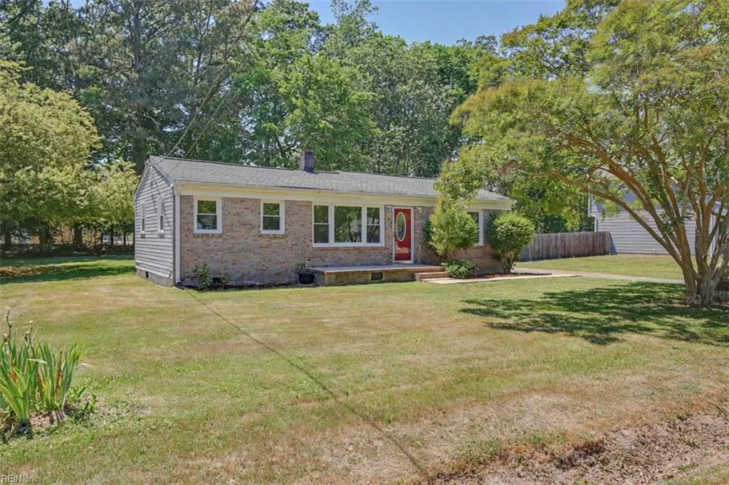 105 2nd ST, YORKTOWN VA 23692