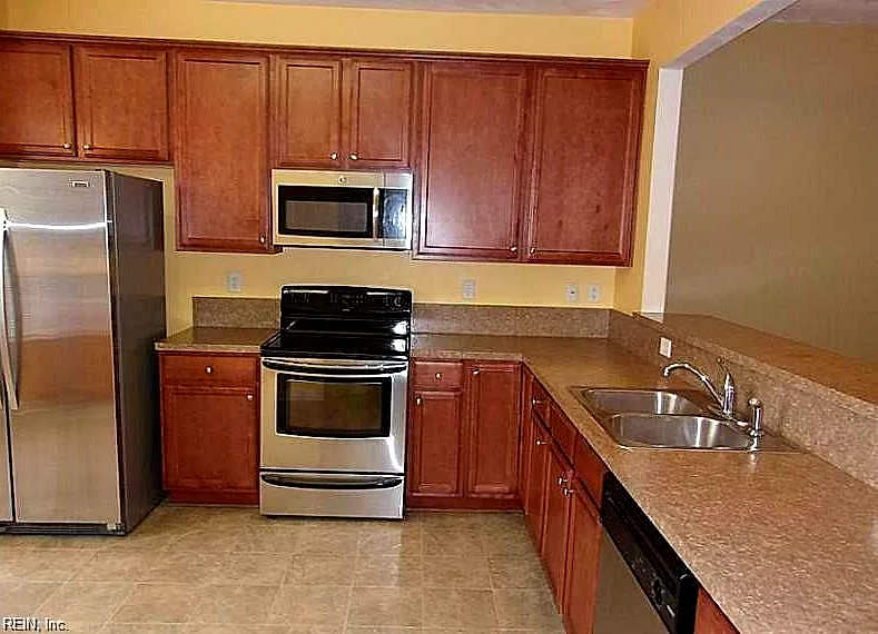 24 Rutland Dr, Hampton — photo