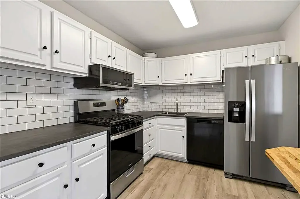 1 Crawford Pw #1301, Portsmouth — photo
