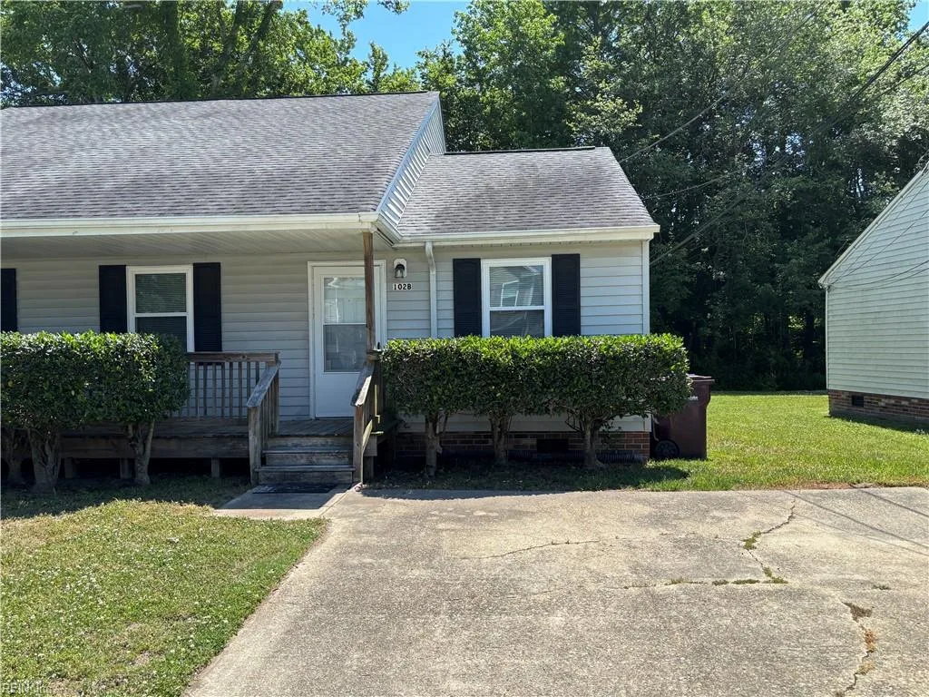 102 Diamond AVE #B, CHESAPEAKE VA 23323