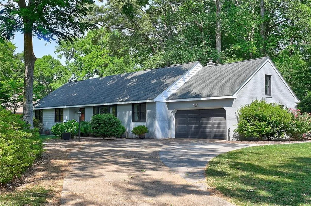 2564 Entrada DR, VIRGINIABEACH VA 23456