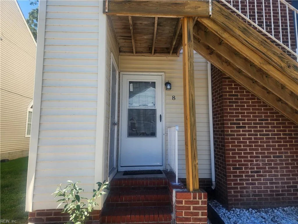 431 Lester RD #8, NEWPORTNEWS VA 23601