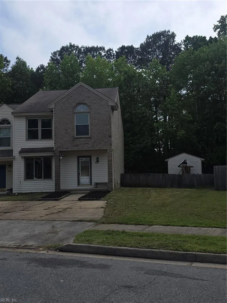 812 S Lake CIR, CHESAPEAKE VA 23322