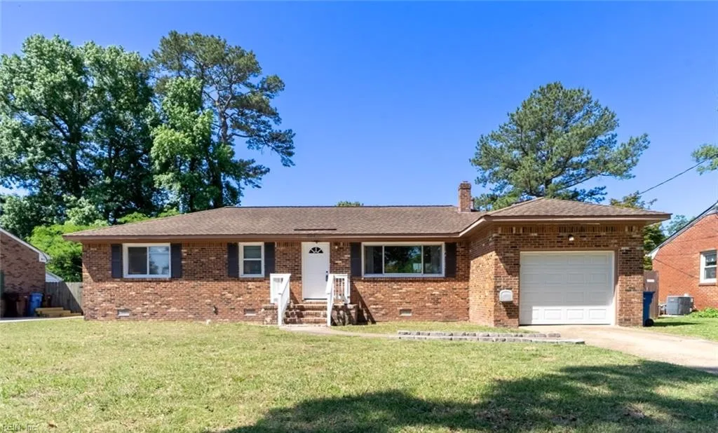 207 McCosh DR, CHESAPEAKE VA 23320