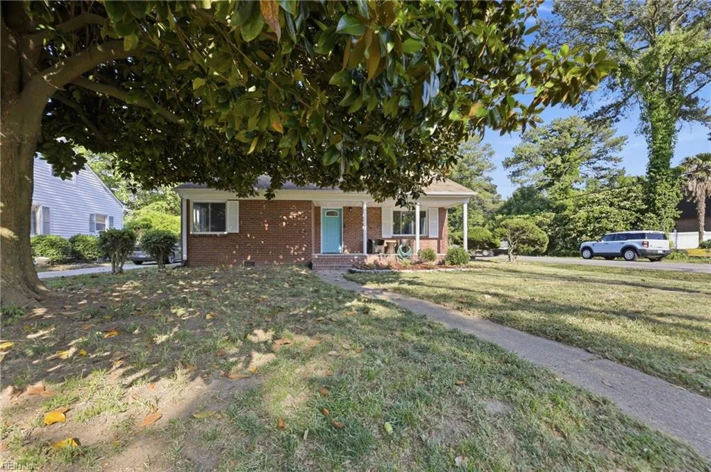 1324 Hawthorne DR, CHESAPEAKE VA 23325
