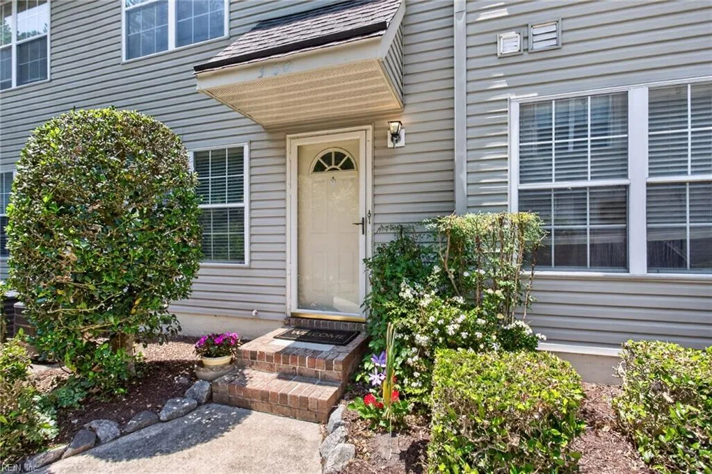 300 London Pointe CT, VIRGINIABEACH VA 23454