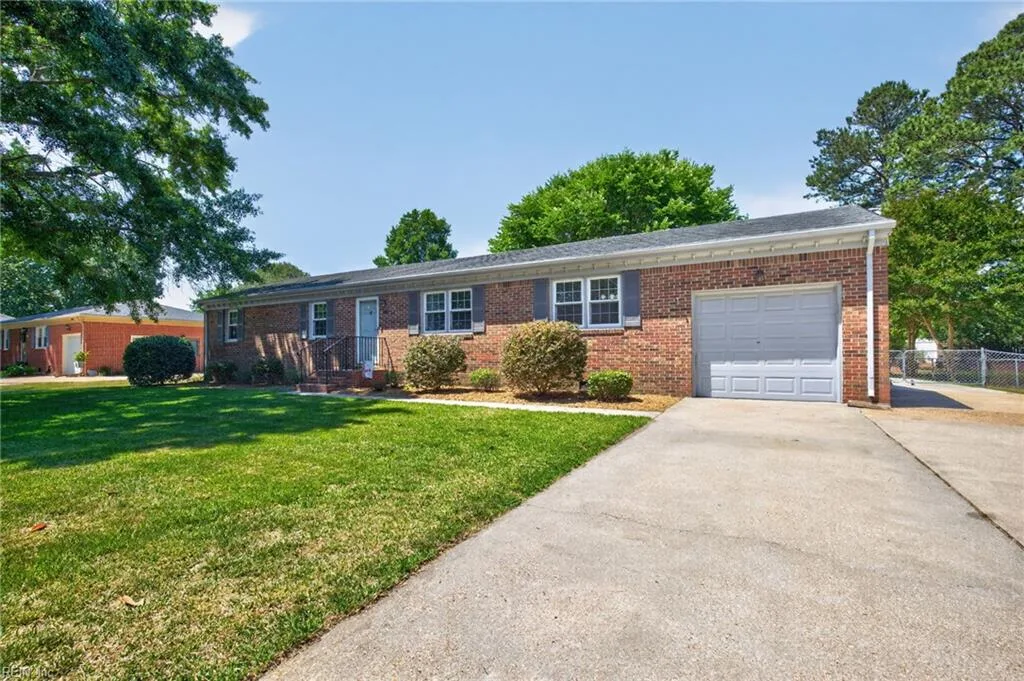 436 Fairfield DR, CHESAPEAKE VA 23322