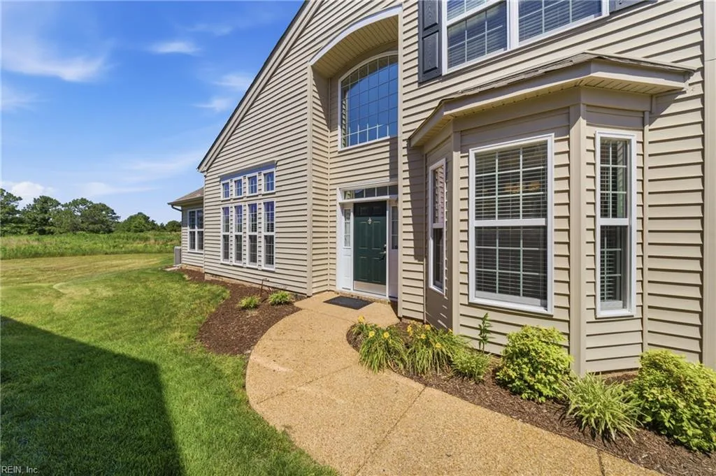 562 Dunning LN, CHESAPEAKE VA 23323