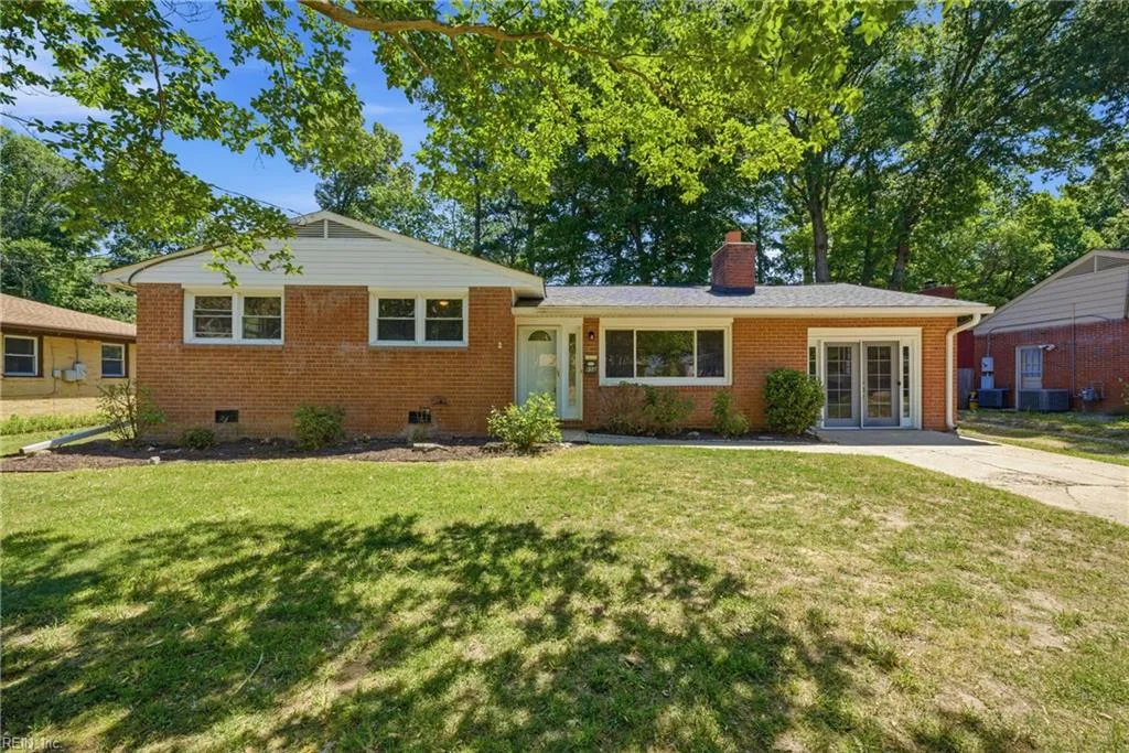 858 Catalina DR, NEWPORTNEWS VA 23608