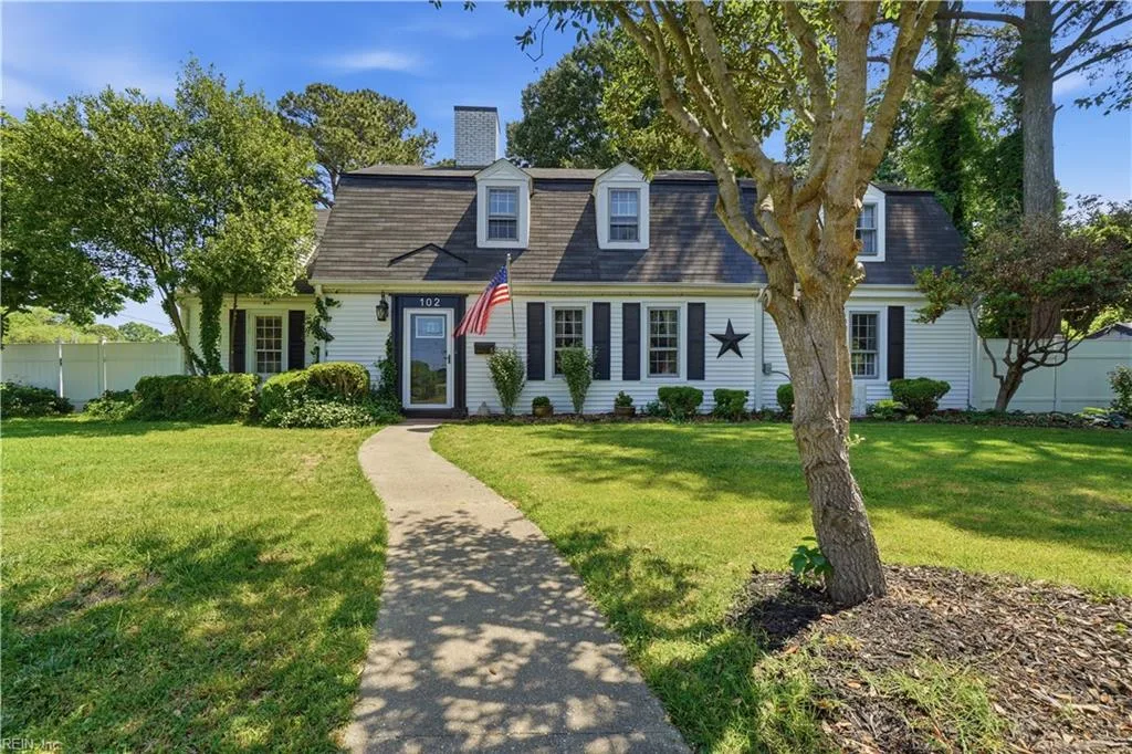 102 Congress AVE, HAMPTON VA 23669