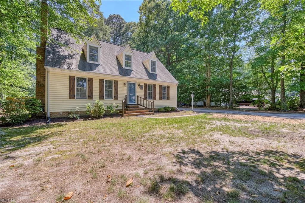 32 Little Florida RD, POQUOSON VA 23662